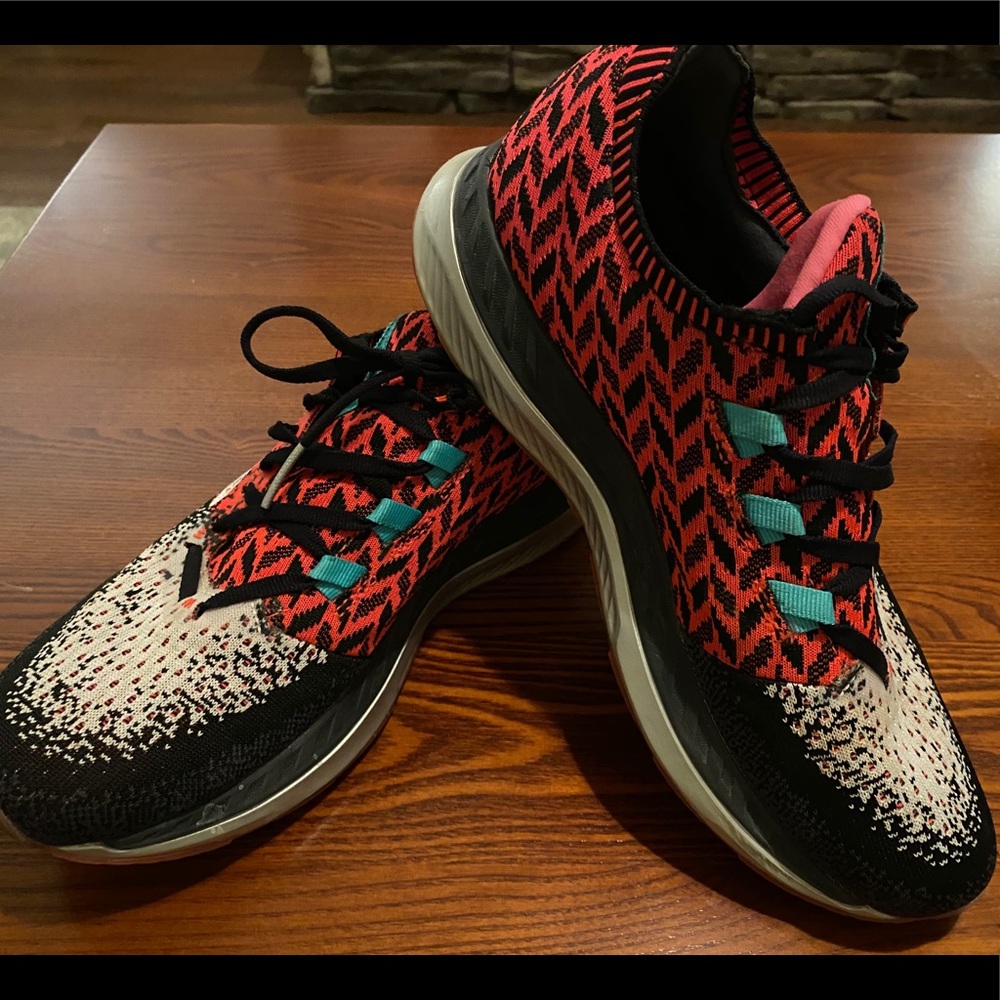 Brooks Bedlam Pink/Black - 8.5